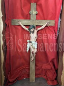 CRUCIFICADO DE 64cm - FEITO DE RESINA E REVESTIDO COM FIBRA NA CRUZ DE MADEIRA DE 1,46m x 76cm